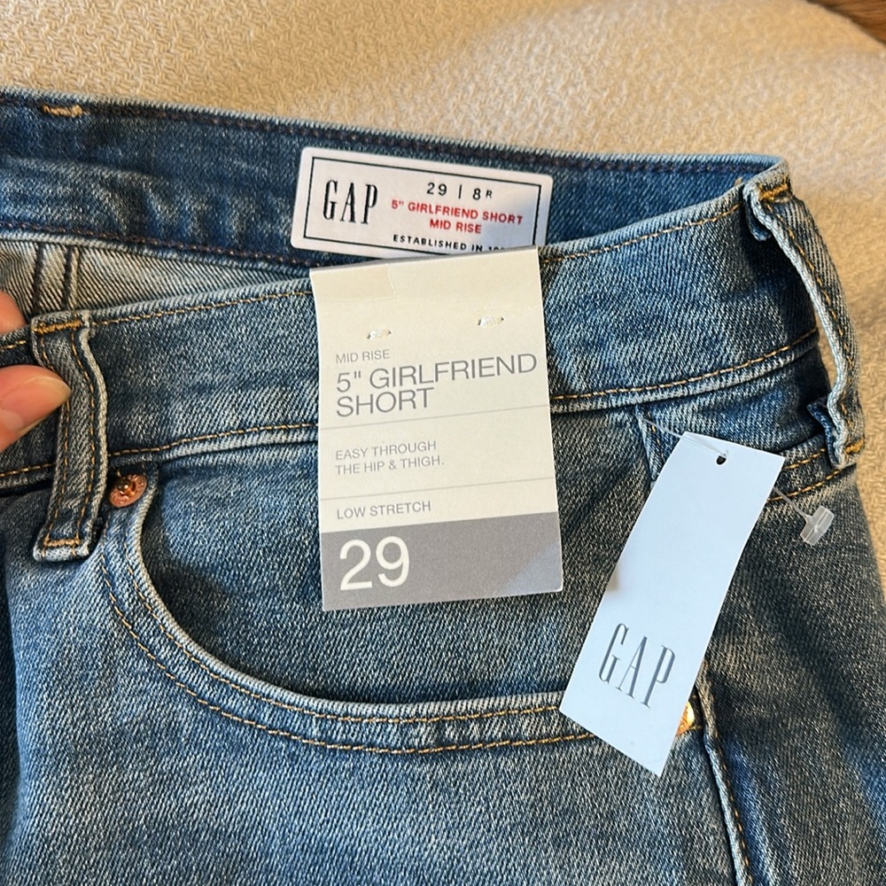 NWT GAP 5” girlfriend short mid rise 29/8 - Picture 3 of 3